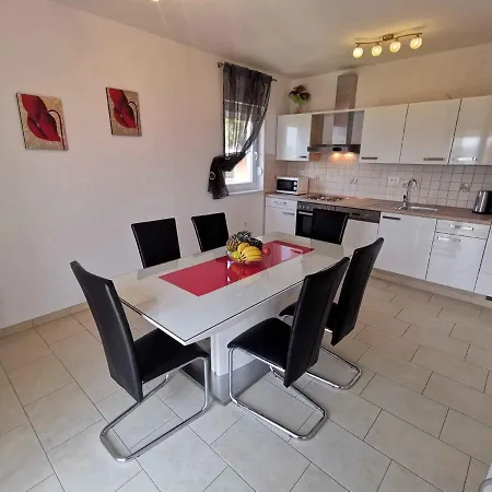 In 5739 Apartment Crikvenica