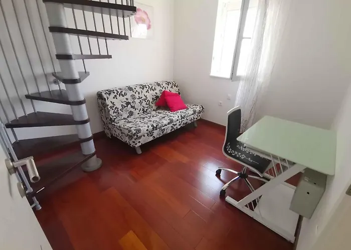 Apartment In 5739 *